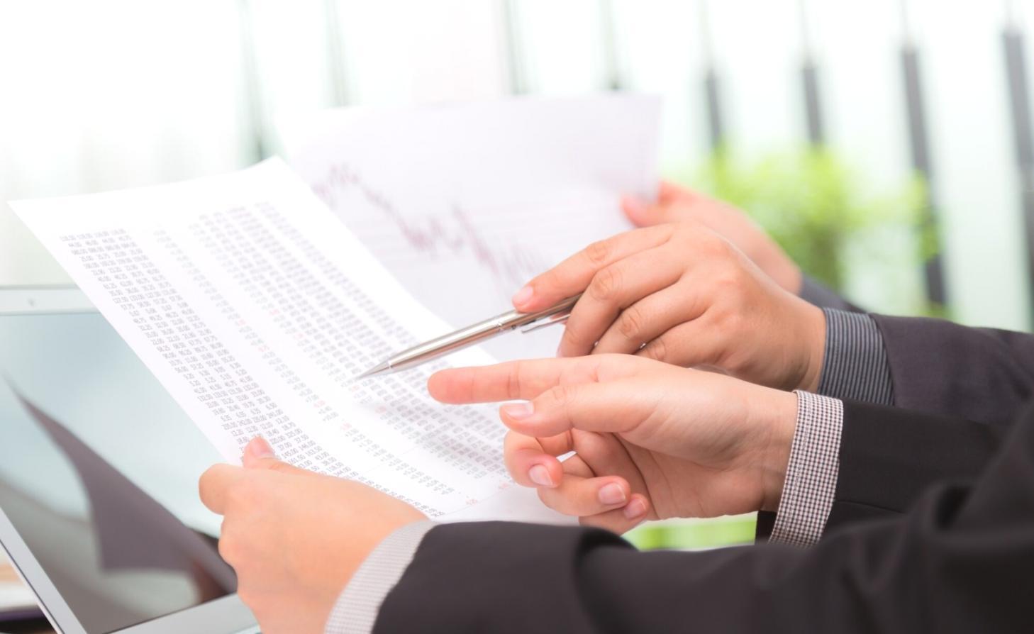 Análisis financiero detallado de gestión de costes empresariales
